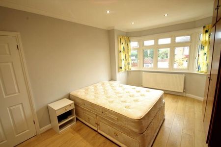 4 bedroom semi-detached house to rent - Photo 3