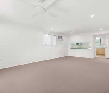 Freshly Renovated 3-Bedroom Home in Central Huskisson - Photo 4