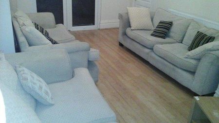 4 bedroom house share to rent - Photo 3