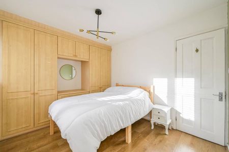 4 bedroom terraced house to rent - Photo 2