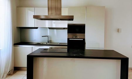 NA PRENÁJOM/FOR RENT - Priestranný 3 - izbový byt v starom meste - Photo 2