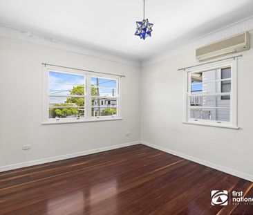 CHARMING FAMILY HOME IN BEAUTIFUL WYNNUM - Photo 6