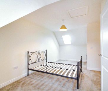 4 bedroom semi-detached house to rent - Photo 4