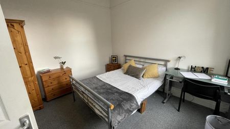 1 bedroom in a house share to rent - Photo 3