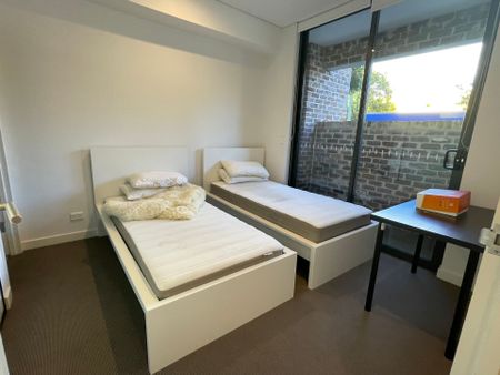 Split level furnished apartment in the heart of Rosebery - Photo 4