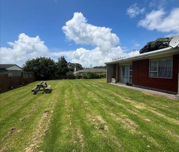 Charming Two-Bedroom Brick Unit in Prime ... - Photo 5