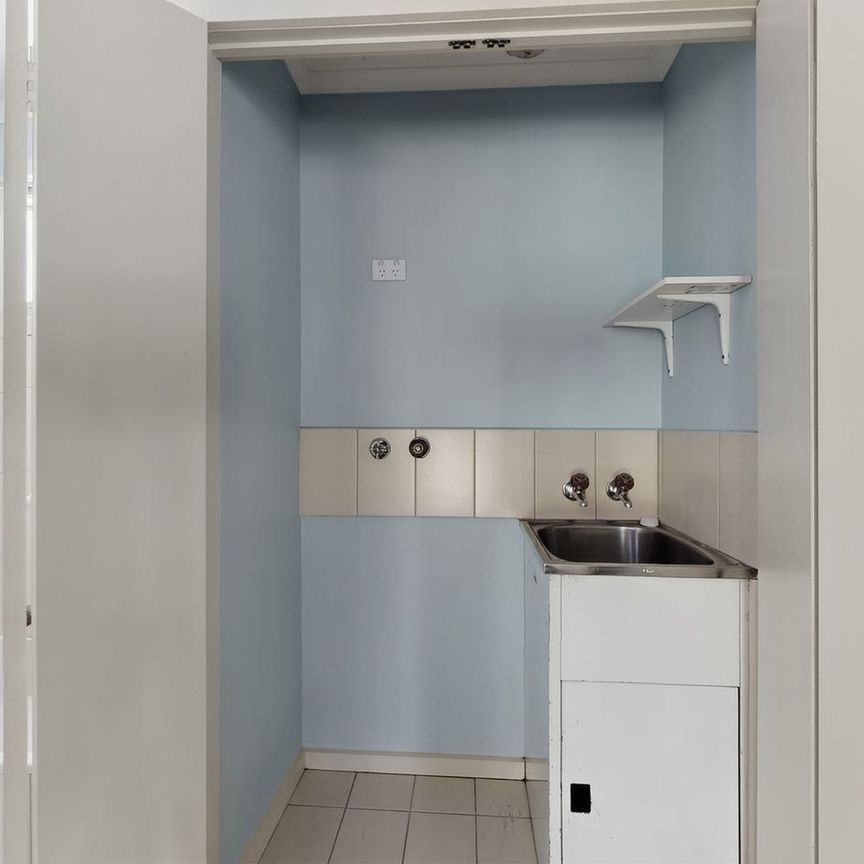 1/212 Pascoe Vale Road, Essendon, Vic 3040 - Photo 1