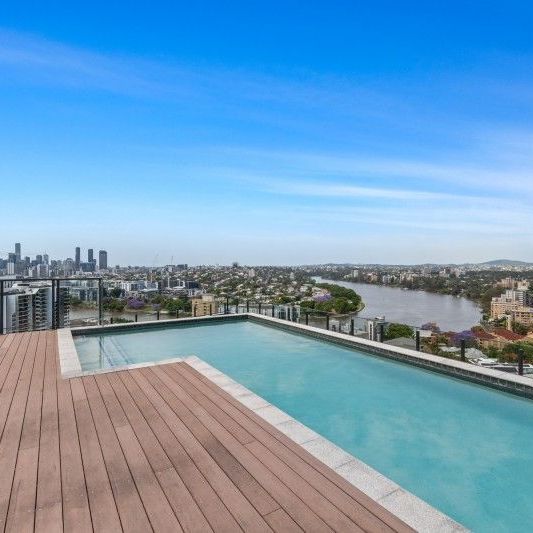 16th Floor Best 2 Bed 2 Bath Unit in Toowong! - Photo 1
