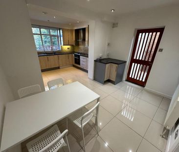 1 bedroom in a house share to rent - Photo 4