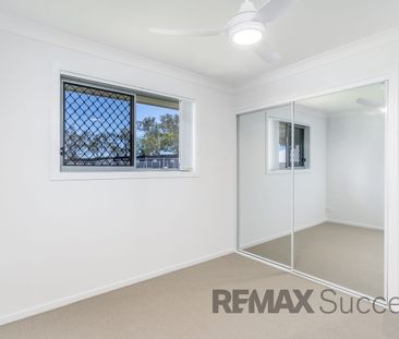 Modern Glenvale Living with Private Yard & Double Garage in Conveni... - Photo 2