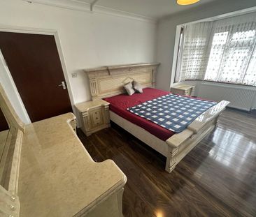 Room in a Shared Flat, Great Cambridge Road, N18 - Photo 2