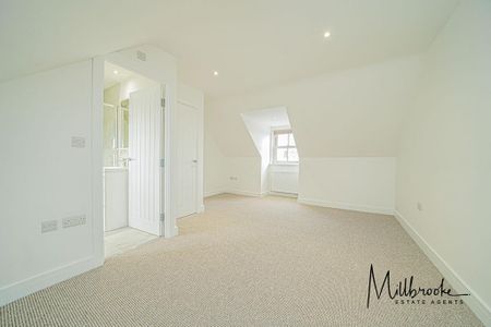 4 bedroom semi-detached house to rent - Photo 3