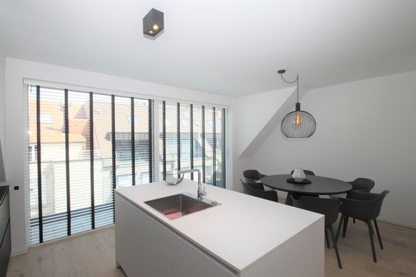 Zonnige duplex met 2 terrassen in het centrum van Knokke! - Photo 1