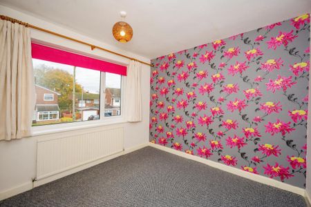 3 bedroom semi-detached house to rent - Photo 2