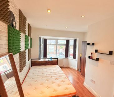 1 bedroom in a house share to rent - Photo 1