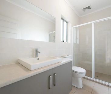 Charming Family Home in a Prime Location! - Photo 5