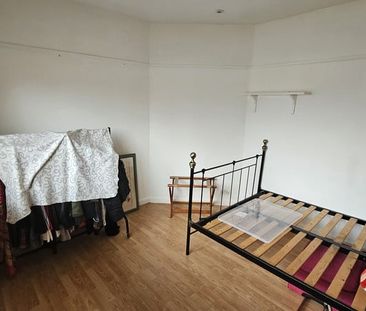 Room in a Shared House, Long Lane, CR0 - Photo 2