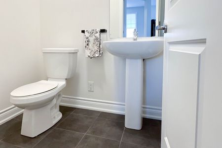 For Lease - 105 Balsdon Hollow, East Gwillimbury, Ontario - Photo 2