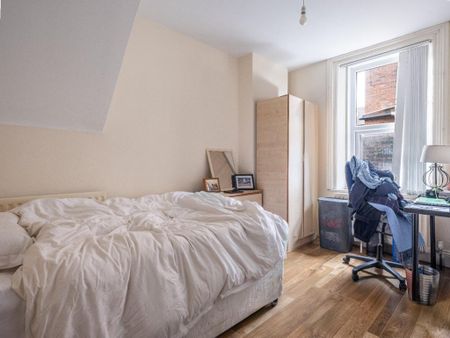 3 bedroom flat to rent - Photo 2