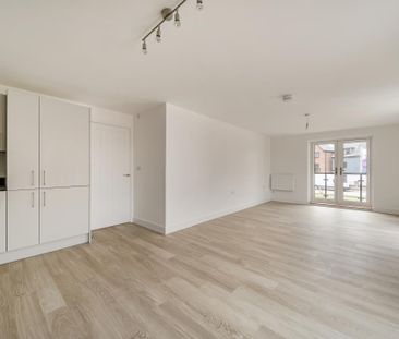 2 bedroom flat to rent - Photo 2