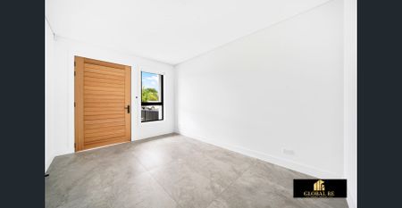 Near New 5 Bedroom House In The Heart Of Canley Heights - Photo 3