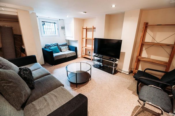 6 bedroom terraced house to rent - Photo 1