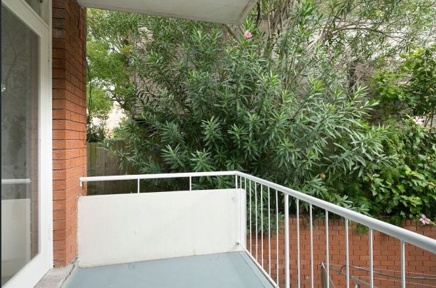 Spacious Two Bedroom Apartment - Photo 1