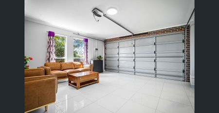 Spacious Modern Townhouse – Walk to Doonside Station - Photo 4
