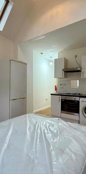 Studio to rent - Photo 1