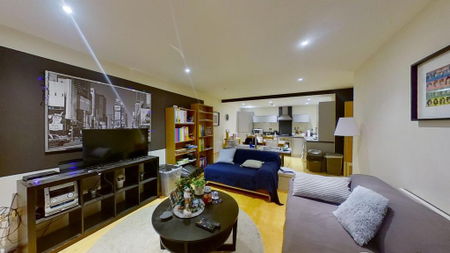 2 bedroom flat to rent - Photo 2