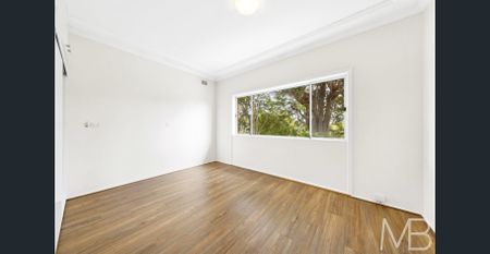 FAMILY HOME WITH FLEXIBLE LAYOUT - Photo 5