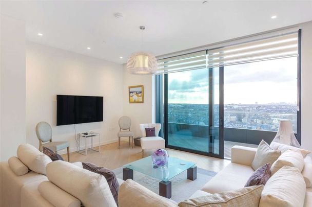 *3D Virtual Tour Available* A stunning apartment in the iconic Television Centre with a large balcony and views overlooking Hammersmith Park. - Photo 1