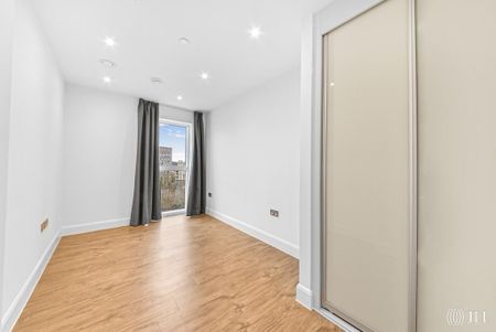 3 bedroom flat to rent - Photo 4