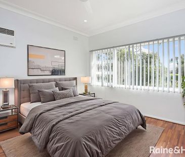 Beautiful Home in a Quiet Neighbourhood - Photo 3