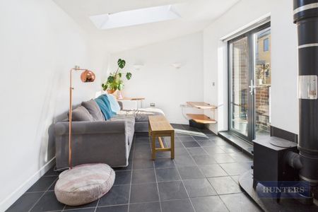 2 bedroom House To Let Total Size: 689 SQ FT - Photo 2