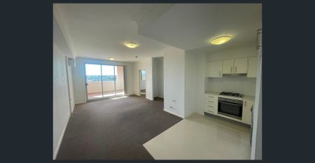 Large One Bedroom with Secure Parking - Photo 4