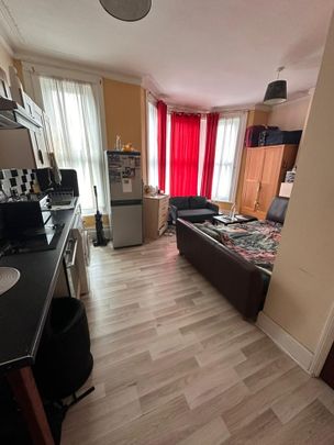 Studio Flat, Green Lanes, N8 - Photo 1