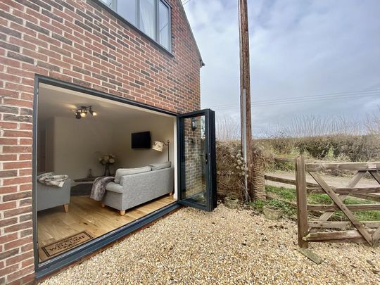 2 bedroom barn conversion to rent - Photo 1