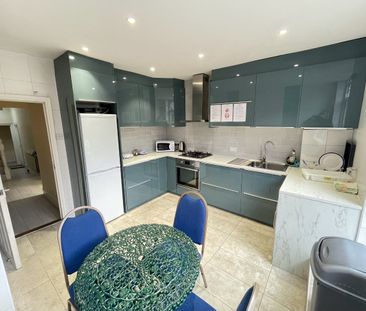 Room in a Shared House, High Road, NW10 - Photo 3