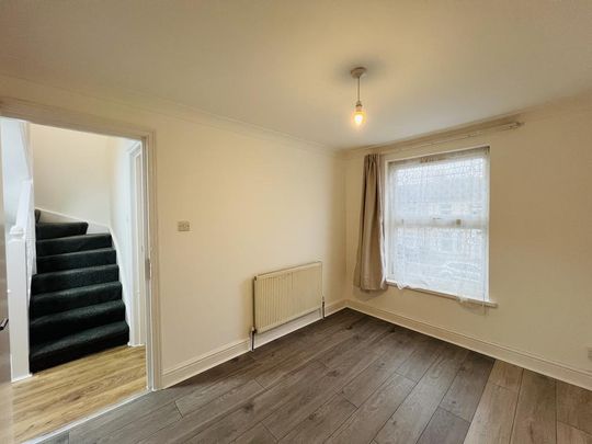 3 bedroom flat to rent - Photo 1