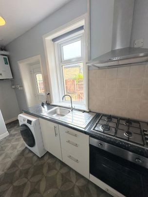 3 bedroom terraced house to rent - Photo 1