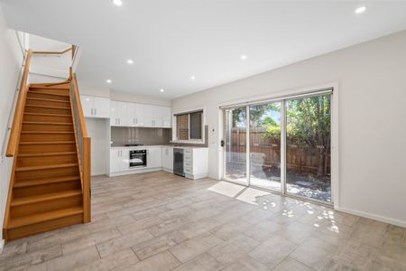 Modern Comfort with Excellent Transport Access - Photo 4