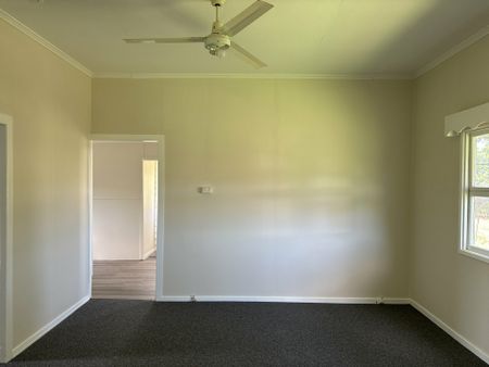 Oldie but a goodie - Renovated inside - Photo 2