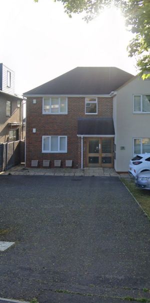 1 bed Apartment - To Let - Photo 2