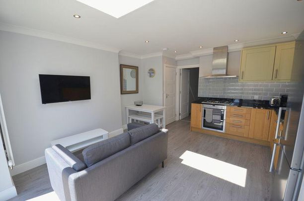 1 bedroom in a house share to rent - Photo 1