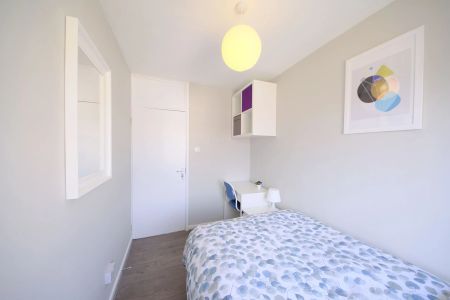 28 Hereford Street – Room 2 - Photo 3