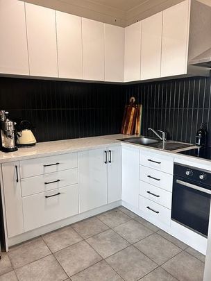 Large 4 Bedroom home + 1 Bedroom self contained - Photo 1