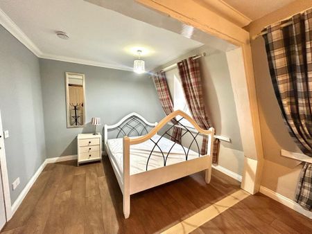 3 bedroom apartment to rent - Photo 4