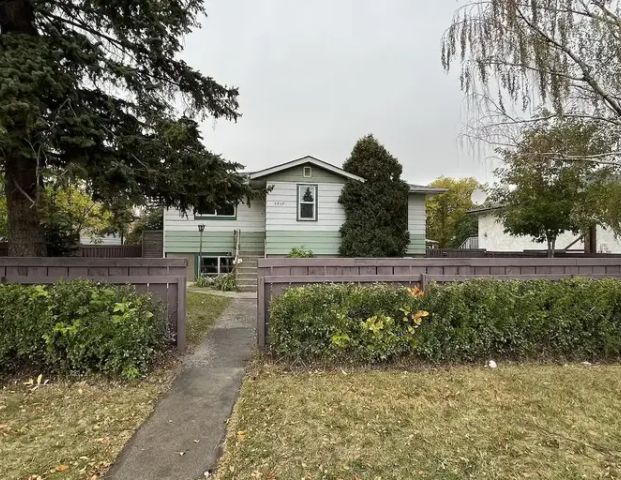 Beautiful and Spacious 3 Bedroom Main floor for rent in a house | 2517 36 Street Southeast, Calgary - Photo 1