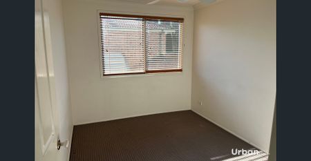 Four Bedroom Large Family Home! - Photo 4